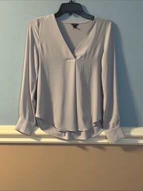 Ann Taylor Pale Gray V-Neck Long Sleeve Blouse size XS petite